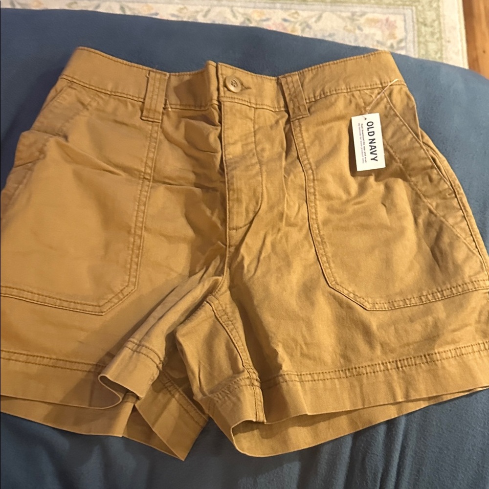 Old Navy Women's Cargo Shorts in Tan